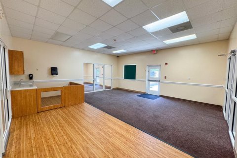 Immobilier commercial à louer à Sanford, Floride № 2156995 - photo 8