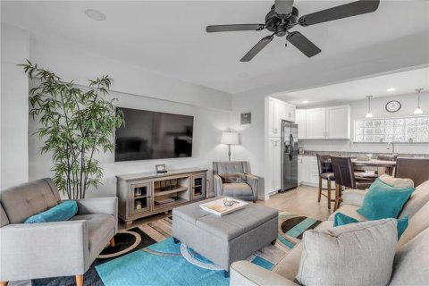 Duplex à vendre à New Smyrna Beach, Floride: 3 chambres, 195.75 m2 № 2355786 - photo 7