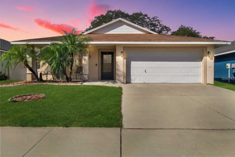 House in Wimauma, Florida 4 bedrooms, 150.32 sq.m. № 1542988 - photo 1