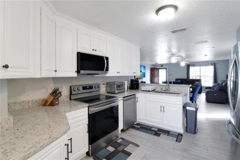 House in Wimauma, Florida 4 bedrooms, 150.32 sq.m. № 1542988 - photo 10