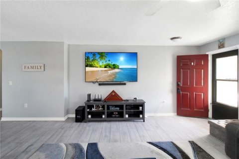 House in Wimauma, Florida 4 bedrooms, 150.32 sq.m. № 1542988 - photo 5