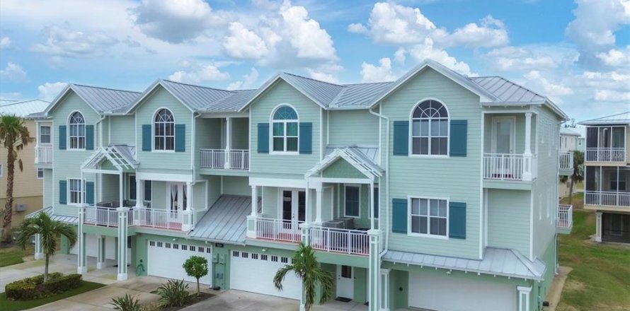 Townhouse in Placida, Florida 3 bedrooms, 208.84 sq.m. № 1554917