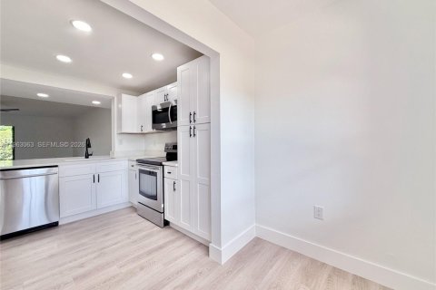 Купить таунхаус в Дорал, Флорида 2 спальни, 129.32м2, № 2031397 - фото 6