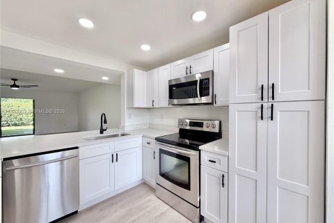 Купить таунхаус в Дорал, Флорида 2 спальни, 129.32м2, № 2031397 - фото 3