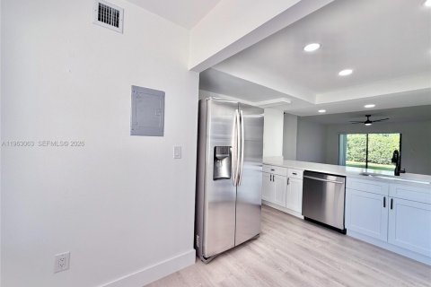 Купить таунхаус в Дорал, Флорида 2 спальни, 129.32м2, № 2031397 - фото 4