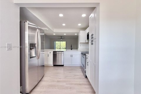 Купить таунхаус в Дорал, Флорида 2 спальни, 129.32м2, № 2031397 - фото 5