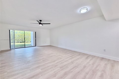 Купить таунхаус в Дорал, Флорида 2 спальни, 129.32м2, № 2031397 - фото 8