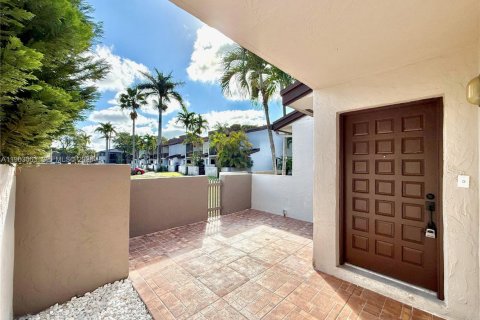 Купить таунхаус в Дорал, Флорида 2 спальни, 129.32м2, № 2031397 - фото 23