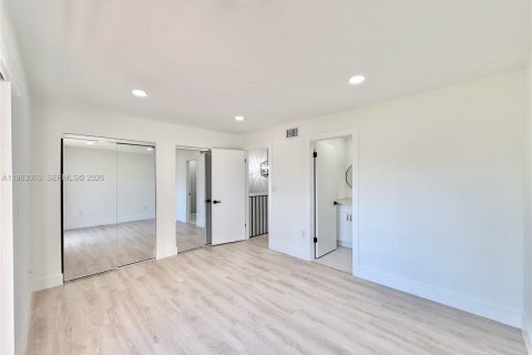 Купить таунхаус в Дорал, Флорида 2 спальни, 129.32м2, № 2031397 - фото 14