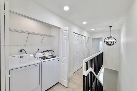 Купить таунхаус в Дорал, Флорида 2 спальни, 129.32м2, № 2031397 - фото 13