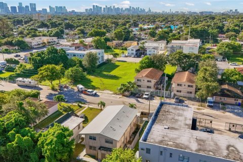 Снять в аренду квартиру в Майами, Флорида 2 спальни, 315.87м2, № 1893337 - фото 19