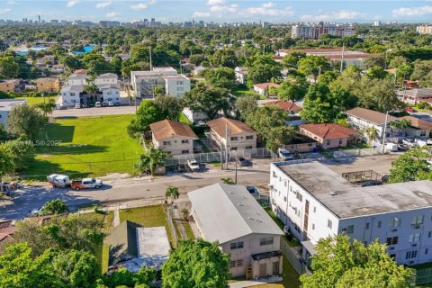 Снять в аренду квартиру в Майами, Флорида 2 спальни, 315.87м2, № 1893337 - фото 18
