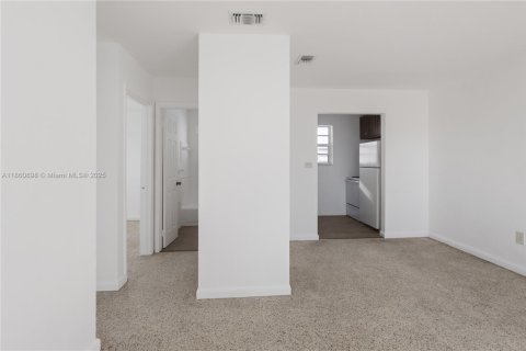 Снять в аренду квартиру в Майами, Флорида 2 спальни, 315.87м2, № 1893337 - фото 16