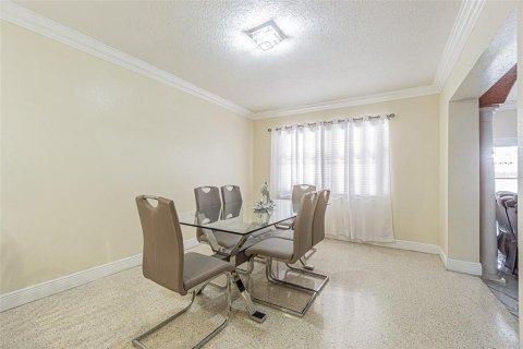 Casa en venta en Tampa, Florida, 4 dormitorios, 181.53 m2 № 2206568 - foto 15