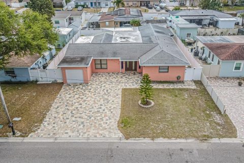 Casa en venta en Tampa, Florida, 4 dormitorios, 181.53 m2 № 2206568 - foto 2