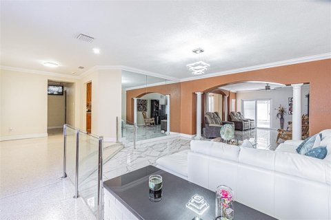 Casa en venta en Tampa, Florida, 4 dormitorios, 181.53 m2 № 2206568 - foto 9