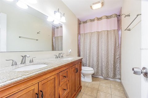 Casa en venta en Tampa, Florida, 4 dormitorios, 181.53 m2 № 2206568 - foto 27