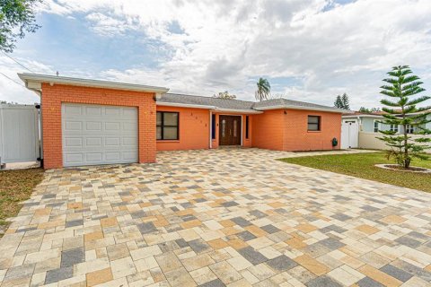 Casa en venta en Tampa, Florida, 4 dormitorios, 181.53 m2 № 2206568 - foto 3