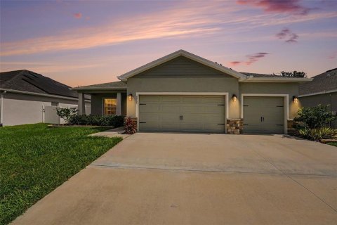 Casa en Lakeland, Florida 4 dormitorios, 219.71 m2 № 2206535
