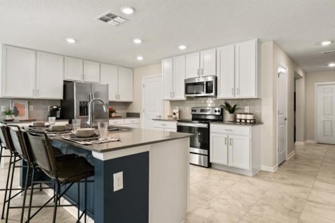 Casa en venta en Kissimmee, Florida, 5 dormitorios, 269.04 m2 № 2369003 - foto 2