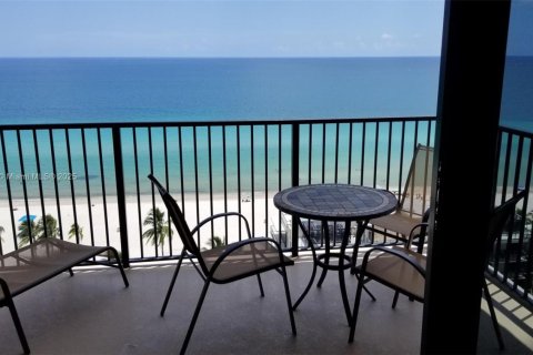 Copropriété à louer à Hollywood, Floride: 1 chambre, 91.04 m2 № 1969234 - photo 2