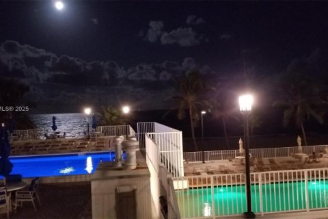 Copropriété à louer à Hollywood, Floride: 1 chambre, 91.04 m2 № 1969234 - photo 24