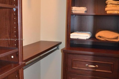 Copropriété à louer à Hollywood, Floride: 1 chambre, 91.04 m2 № 1969234 - photo 17