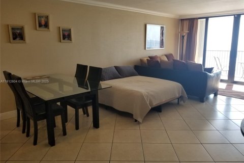 Copropriété à louer à Hollywood, Floride: 1 chambre, 91.04 m2 № 1969234 - photo 10