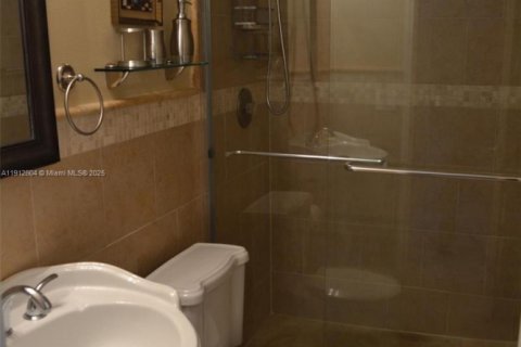 Copropriété à louer à Hollywood, Floride: 1 chambre, 91.04 m2 № 1969234 - photo 11