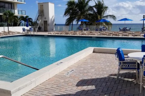 Copropriété à louer à Hollywood, Floride: 1 chambre, 91.04 m2 № 1969234 - photo 21