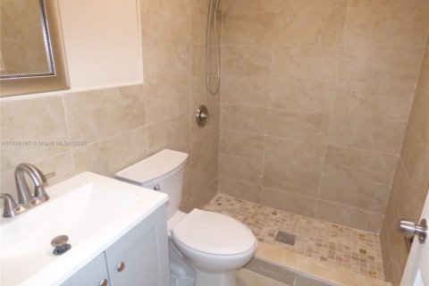 Снять в аренду квартиру в Майами, Флорида 128.48м2, № 1947558 - фото 2