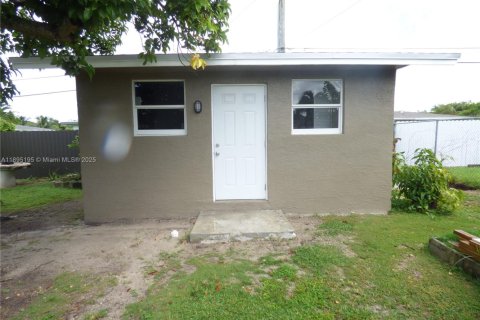 Снять в аренду квартиру в Майами, Флорида 128.48м2, № 1947558 - фото 1