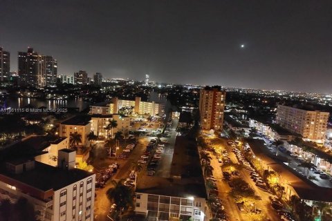 Condo in Hallandale Beach, Florida, 1 bedroom  № 1892118 - photo 13
