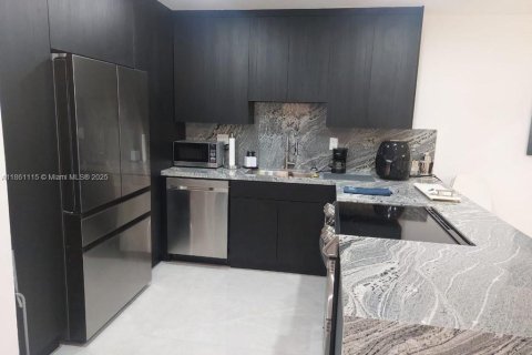 Condo in Hallandale Beach, Florida, 1 bedroom  № 1892118 - photo 3
