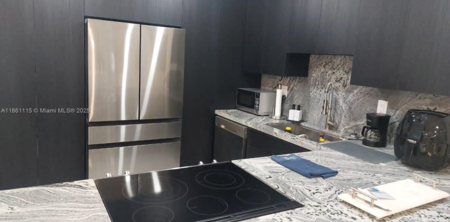Condo in Hallandale Beach, Florida, 1 bedroom  № 1892118