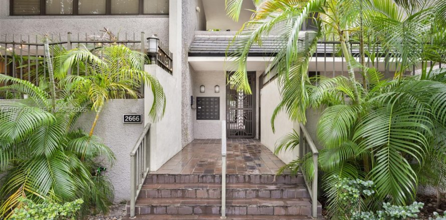 Condominio en Miami, Florida, 1 dormitorio  № 2020081