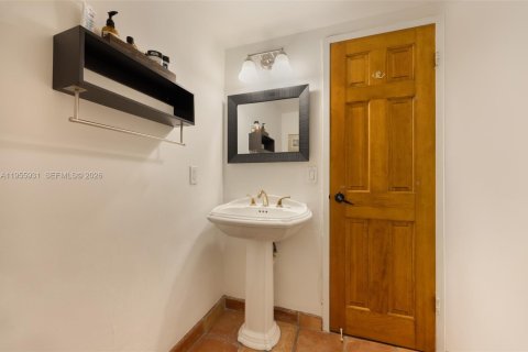 Condominio en venta en Miami, Florida, 1 dormitorio, 87.61 m2 № 2020081 - foto 18