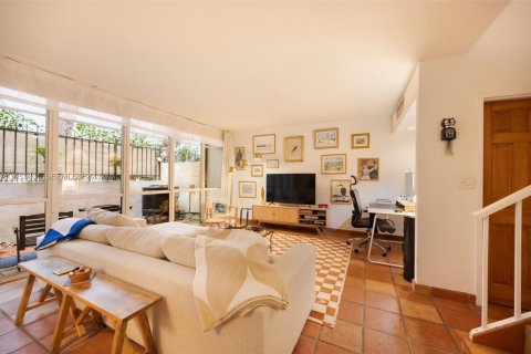 Condominio en venta en Miami, Florida, 1 dormitorio, 87.61 m2 № 2020081 - foto 11