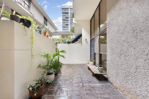 Condominio en venta en Miami, Florida, 1 dormitorio, 87.61 m2 № 2020081 - foto 23