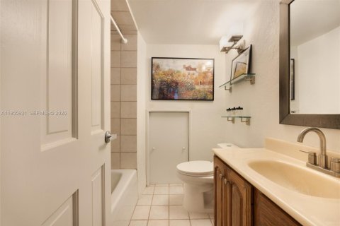 Condominio en venta en Miami, Florida, 1 dormitorio, 87.61 m2 № 2020081 - foto 17