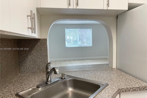 Condo in Palmetto Bay, Florida, 2 bedrooms № 2049623 - photo 7