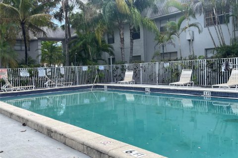 Condo in Palmetto Bay, Florida, 2 bedrooms № 2049623 - photo 19