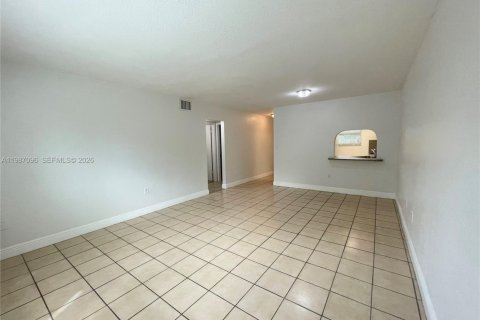 Condo in Palmetto Bay, Florida, 2 bedrooms № 2049623 - photo 18
