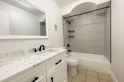 Condo in Palmetto Bay, Florida, 2 bedrooms № 2049623 - photo 9