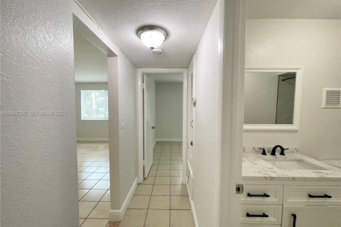Condo in Palmetto Bay, Florida, 2 bedrooms № 2049623 - photo 12