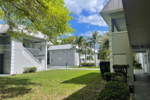 Condo in Palmetto Bay, Florida, 2 bedrooms № 2049623 - photo 20