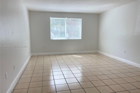 Condo in Palmetto Bay, Florida, 2 bedrooms № 2049623 - photo 2