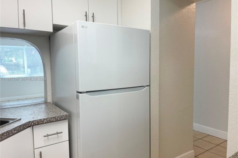 Condo in Palmetto Bay, Florida, 2 bedrooms № 2049623 - photo 8