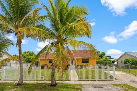 House in Homestead, Florida 3 bedrooms, 143.07 sq.m. № 1808874 - photo 1