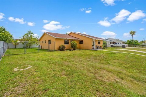 House in Homestead, Florida 3 bedrooms, 143.07 sq.m. № 1808874 - photo 4